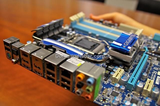 Immagine pubblicata in relazione al seguente contenuto: Foto della motherboard P55-UD6 di Gigabyte per cpu Intel Core i5 | Nome immagine: news10923_3.jpg