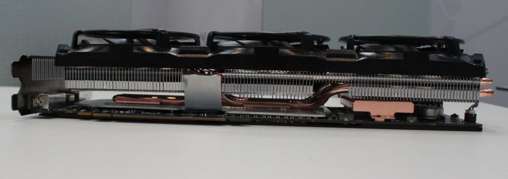 Immagine pubblicata in relazione al seguente contenuto: Dream Video Card: ecco la Sapphire Radeon HD 5970 OC 4 GB | Nome immagine: news12628_2.jpg