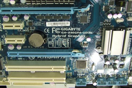 Immagine pubblicata in relazione al seguente contenuto: Le foto di un processore AMD Phenom II X6 Thuban a sei core | Nome immagine: news12659_2.jpg