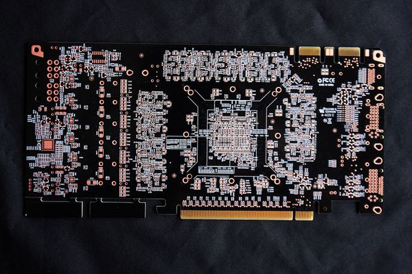 Immagine pubblicata in relazione al seguente contenuto: Foto di una video card GeForce GTX 480 con PCB non reference | Nome immagine: news12885_2.jpg