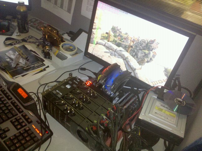 Immagine pubblicata in relazione al seguente contenuto: EVGA mostra quattro video card GeForce GTX 480 in 4-Way SLI | Nome immagine: news12904_1.jpg