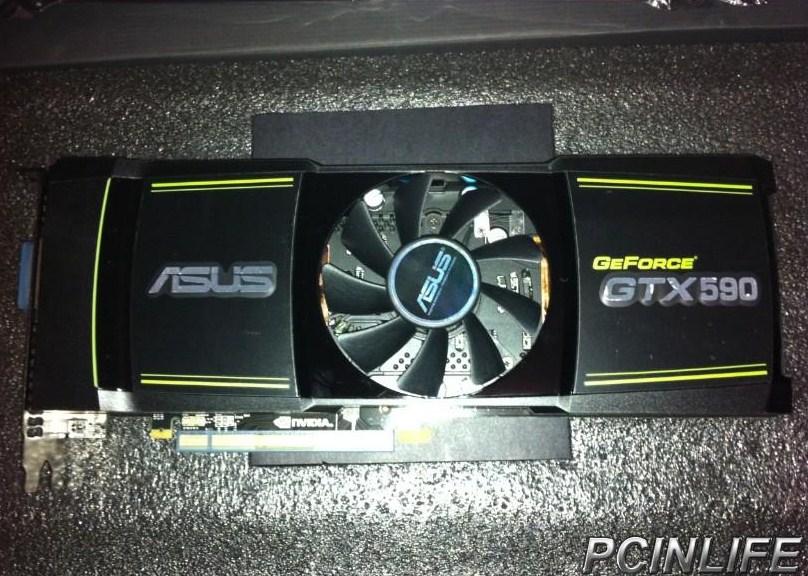 Immagine pubblicata in relazione al seguente contenuto: Prime foto della video card dual-gpu GeForce GTX 590 di ASUS | Nome immagine: news14855_2.jpg