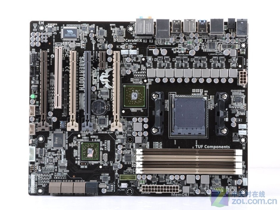 Immagine pubblicata in relazione al seguente contenuto: Foto e specifiche della motherboard ASUS Sabertooth 990FX | Nome immagine: news15124_2.jpg