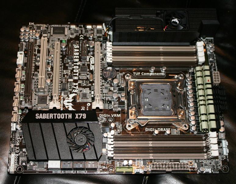 Immagine pubblicata in relazione al seguente contenuto: Foto della motherboard ASUS Sabertooth X79 per cpu LGA-2011 | Nome immagine: news15931_1.jpg