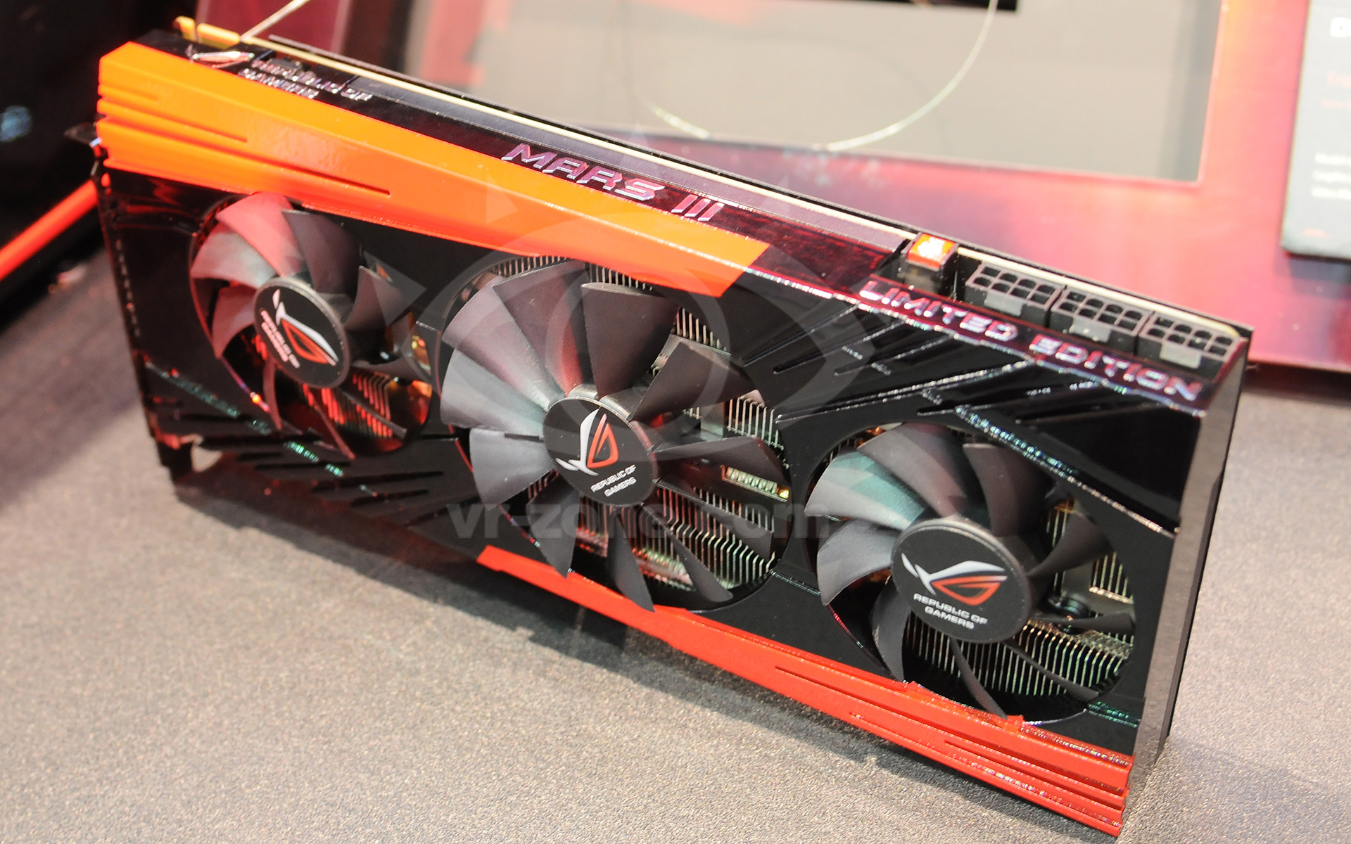 Immagine pubblicata in relazione al seguente contenuto: ASUS esibisce la video card dual-gpu ROG MARS III Dual GTX 680 | Nome immagine: news17386_1.jpg