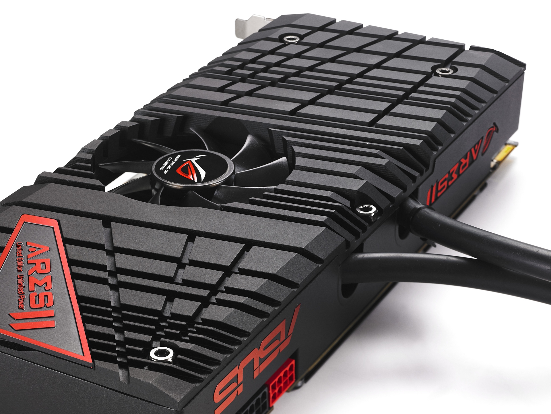 Immagine pubblicata in relazione al seguente contenuto: Top Video Cards: ASUS annuncia la ROG ARES II Limited Edition | Nome immagine: news18701_ASUS-ROG-ARES-II_1.jpg