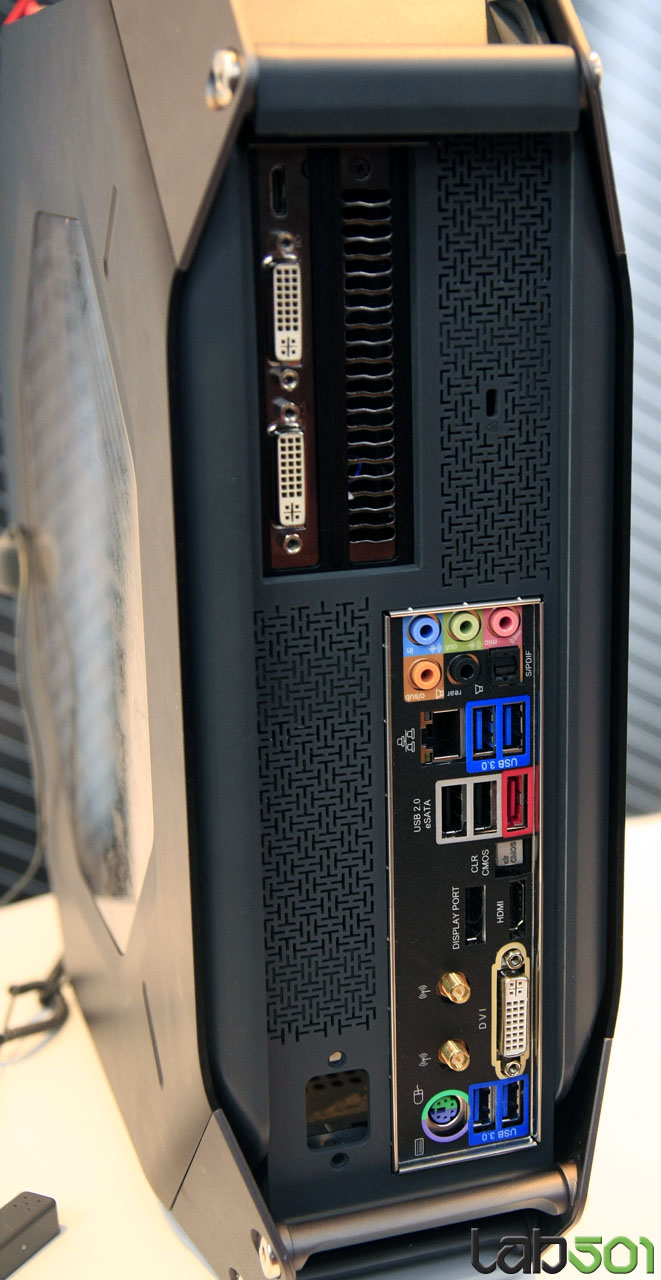Immagine pubblicata in relazione al seguente contenuto: ASRock mostra un PC gaming con mobo Z87E-ITX per CPU Haswell | Nome immagine: news19127_ASRock-Z87E-ITX_2.jpg