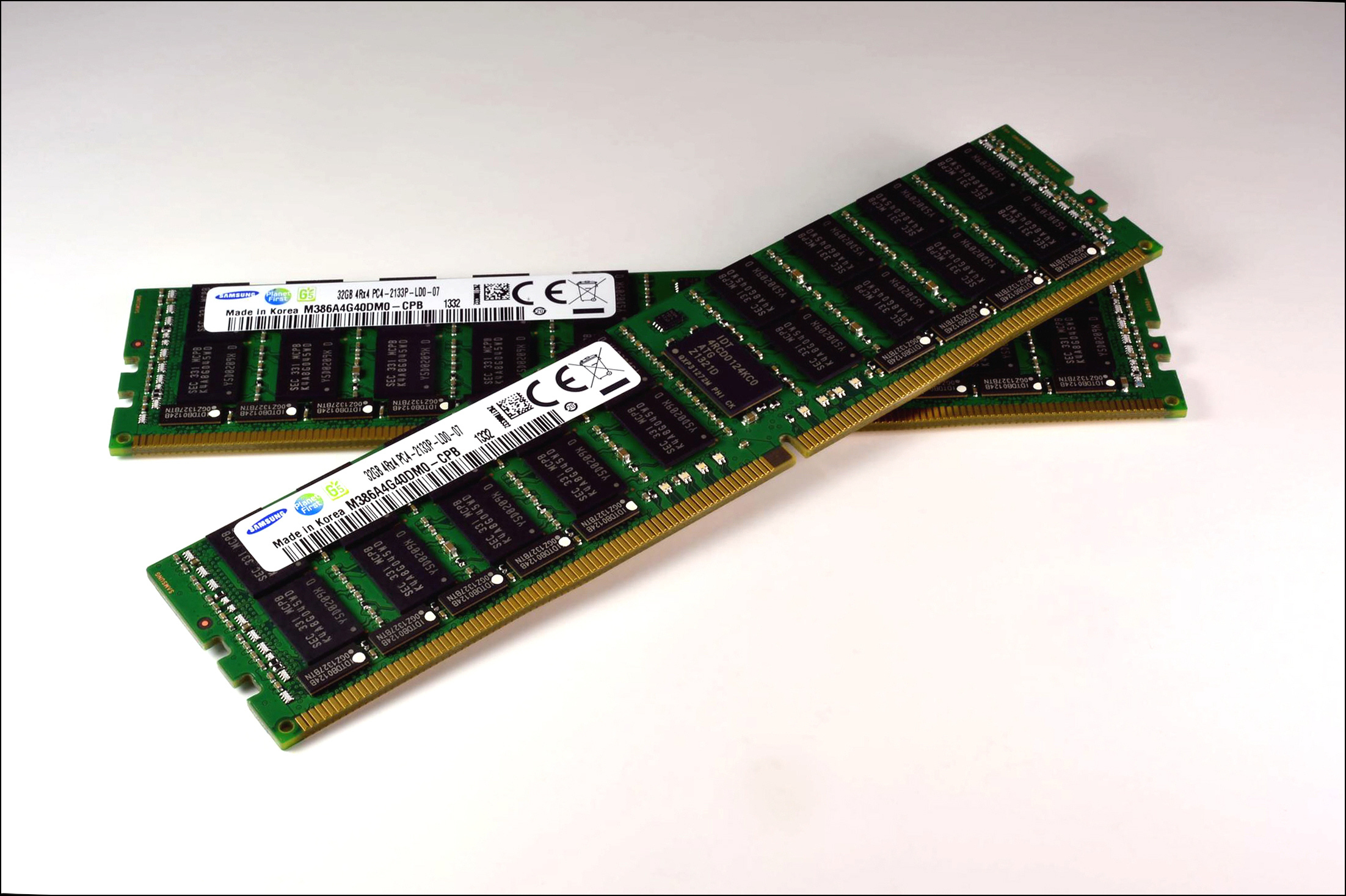 Immagine pubblicata in relazione al seguente contenuto: Samsung avvia la produzione in volumi dei chip di RAM DDR4 a 20nm | Nome immagine: news20047_Samsung-RAM-DDR4_1.jpg