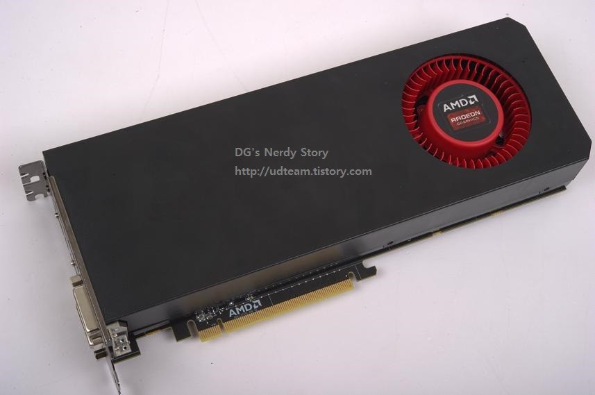 Media asset in full size related to 3dfxzone.it news item entitled as follows: Foto e benchmark della video card flag-ship AMD Radeon R9 290X | Image Name: news20146_AMD-Radeon-R9-290X_1.jpg