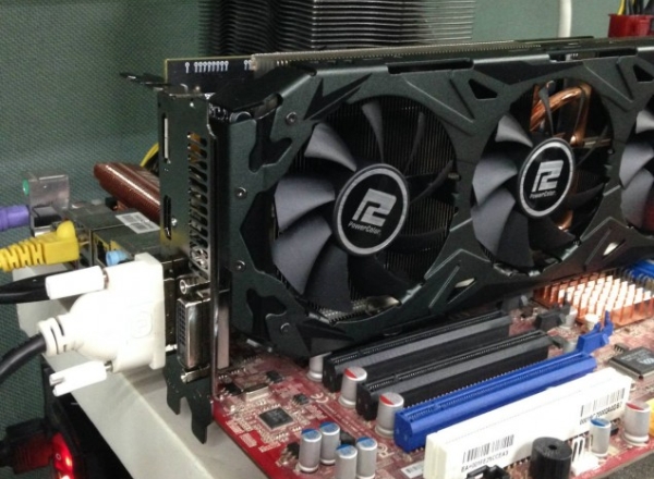 Immagine pubblicata in relazione al seguente contenuto: Le prime foto della card non reference PowerColor R9 290X PCS+ | Nome immagine: news20539_Powercolor-Radeon-R9-290X-PCS_3.jpg