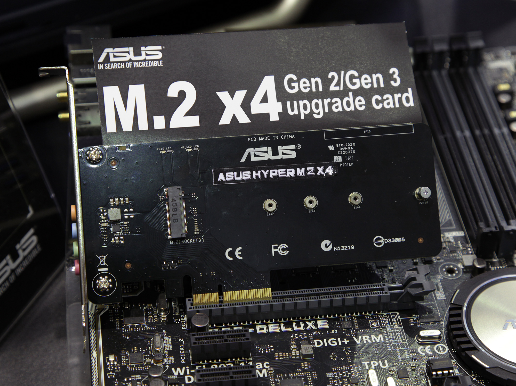 Immagine pubblicata in relazione al seguente contenuto: Da PCI-Express x4 a M.2 con l'adapter Hyper M.2 X4 di ASUS | Nome immagine: news21272_ASUS-Hyper-M.2-X4_1.jpg