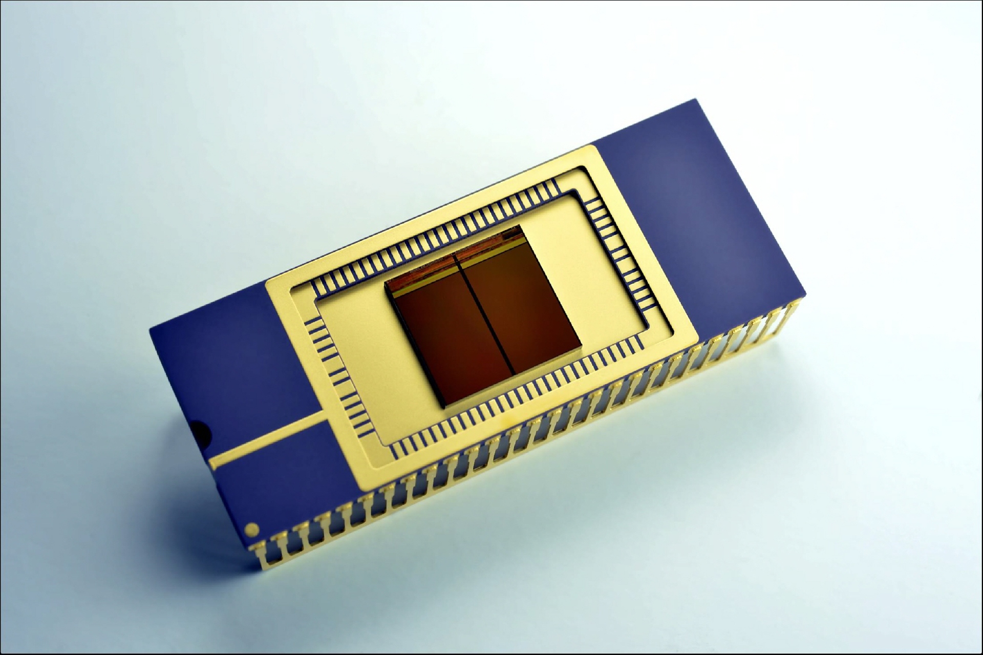 Immagine pubblicata in relazione al seguente contenuto: Dettagli sugli SSD Samsung 850 EVO che usano chip di 3D V-NAND | Nome immagine: news21948_Samsung-V-NAND_1.jpg
