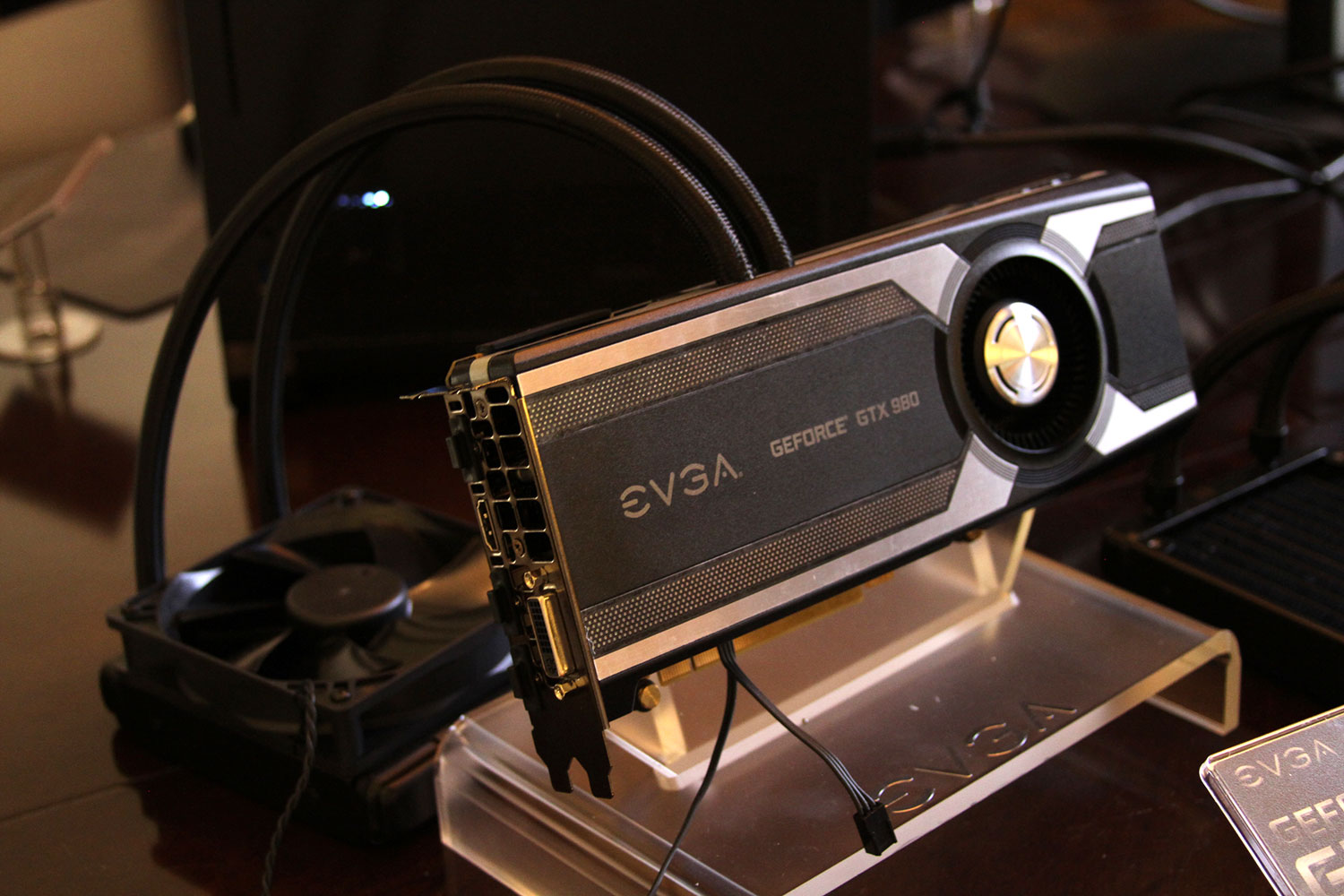 Immagine pubblicata in relazione al seguente contenuto: EVGA mostra le card GTX 980 Hydro Copper e Classified Kingpin Edition | Nome immagine: news22074_EVGA-GeForce-GTX-980-Hydro-Copper_1.jpg