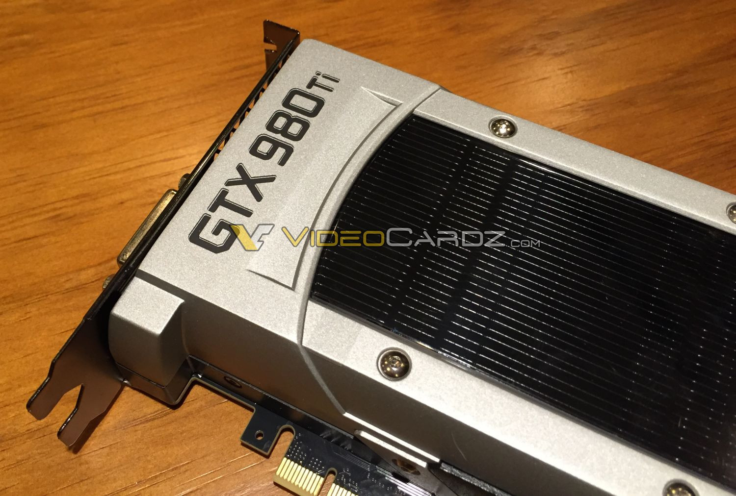 Immagine pubblicata in relazione al seguente contenuto: Prime foto della video card high-end GeForce GTX 980 Ti di NVIDIA | Nome immagine: news22627_NVIDIA-GeForce-GTX-980-Ti_1.jpg