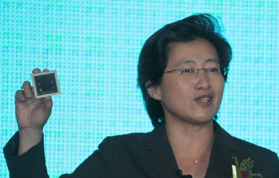 Immagine pubblicata in relazione al seguente contenuto: Il CEO di AMD mostra la GPU di nuova generazione Fiji con RAM HBM | Nome immagine: news22669_Foto-AMD-Lisa-Su-GPU-Fiji_1.jpg