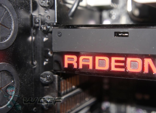 Immagine pubblicata in relazione al seguente contenuto: Foto della video card AMD Radeon Fury X e della sua GPU Fuji | Nome immagine: news22698_AMD-Radeon-Fury-X_1.jpg