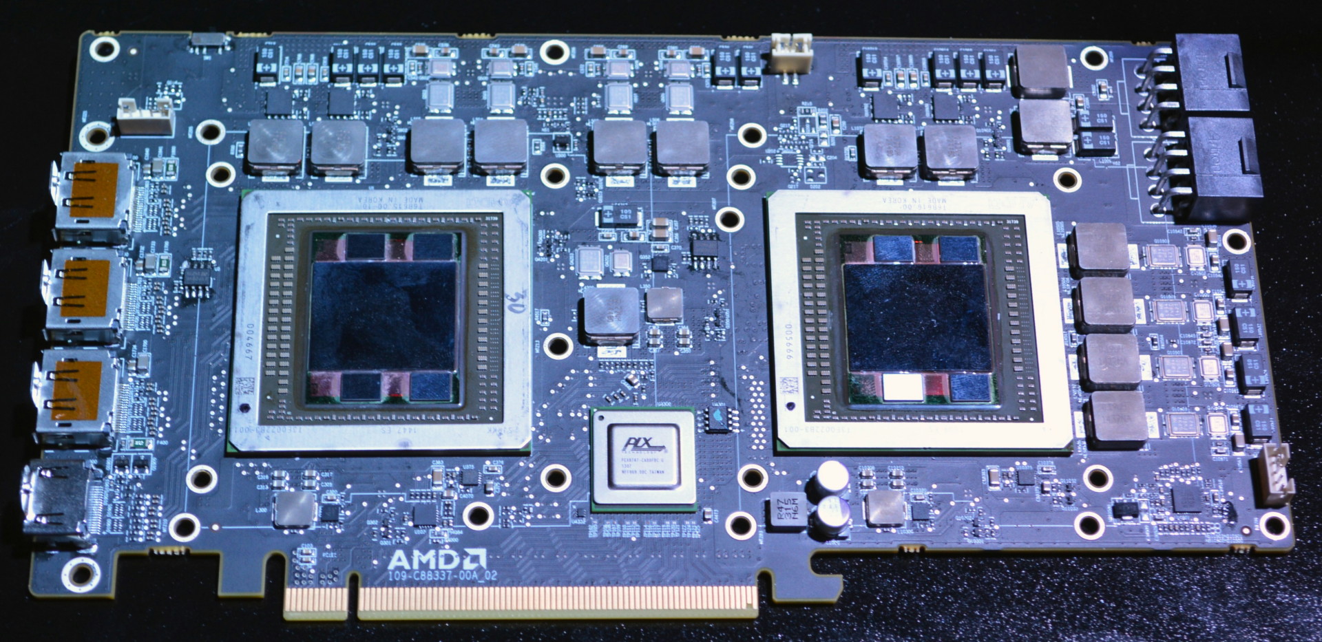 Media asset in full size related to 3dfxzone.it news item entitled as follows: AMD rimanda ufficialmente il lancio della video card dual-gpu Gemini | Image Name: news23538_AMD-Fiji-dual-gpu-Gemini_1.jpg