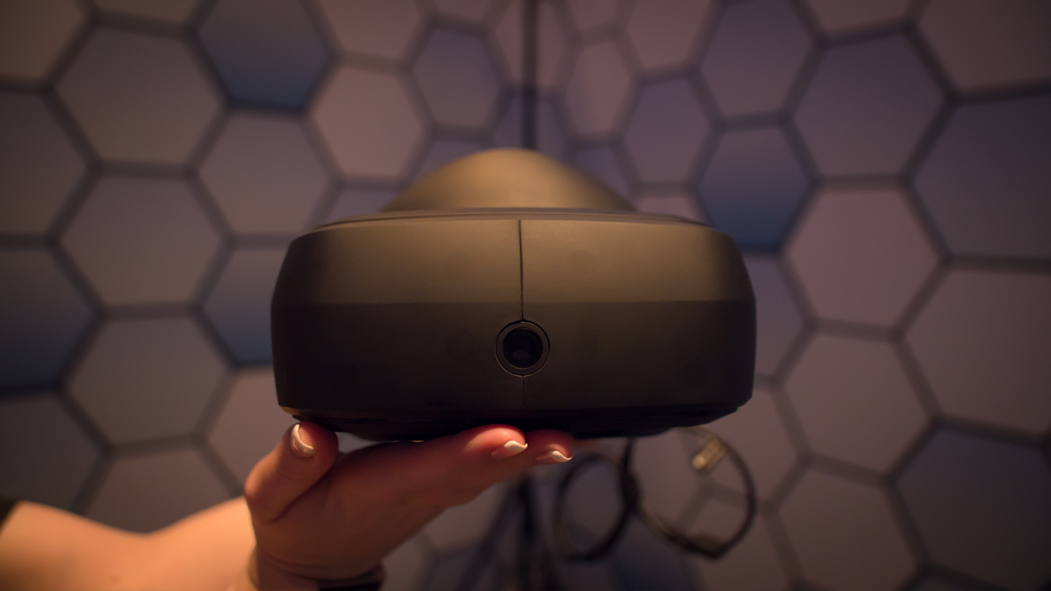 Immagine pubblicata in relazione al seguente contenuto: Virtual Reality: LG e Valve mostrano un prototipo dell'headset SteamVR | Nome immagine: news25910_LG-Valve-Steam-VR_1.jpg