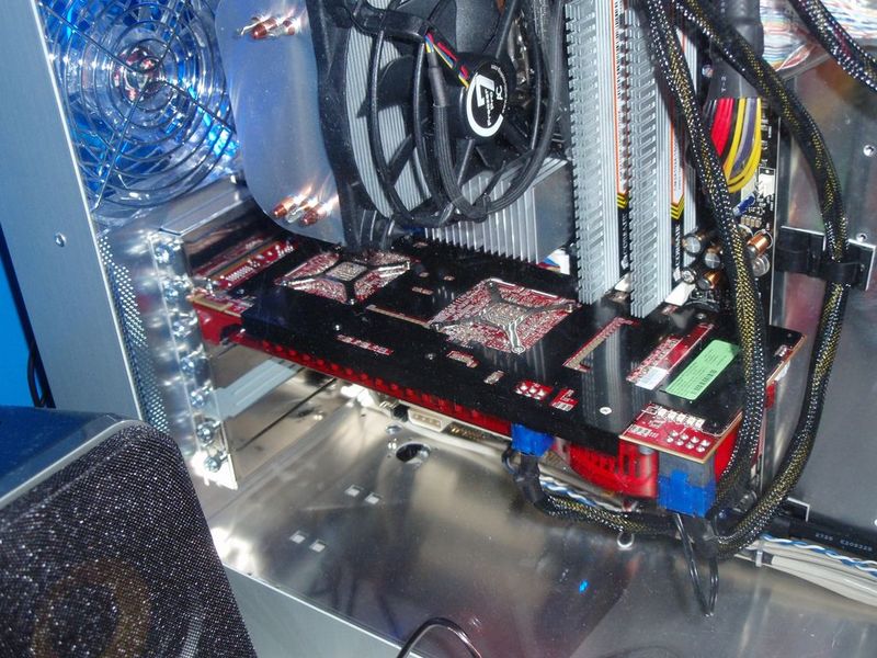 Immagine pubblicata in relazione al seguente contenuto: CES 2008: Foto di una video card Radeon HD 3870 X2 (R680) | Nome immagine: news6528_3.jpg