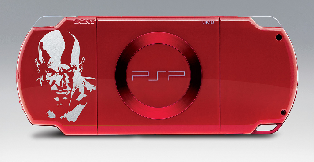 Immagine pubblicata in relazione al seguente contenuto: In arrivo una PSP rossa Limited Edition dedicata a God of War | Nome immagine: news6934_2.jpg