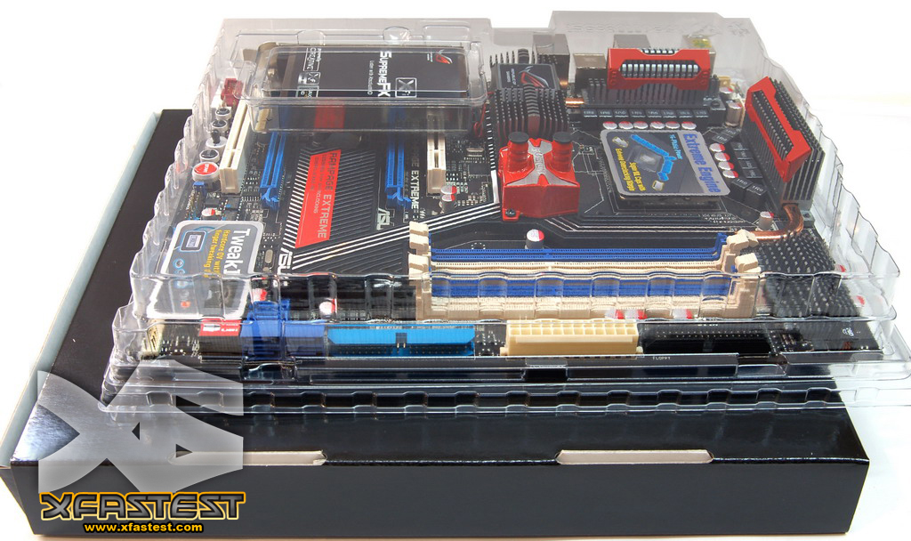 Immagine pubblicata in relazione al seguente contenuto: Foto della motherboard Rampage Extreme X48 R.O.G. di ASUS | Nome immagine: news7962_1.jpg