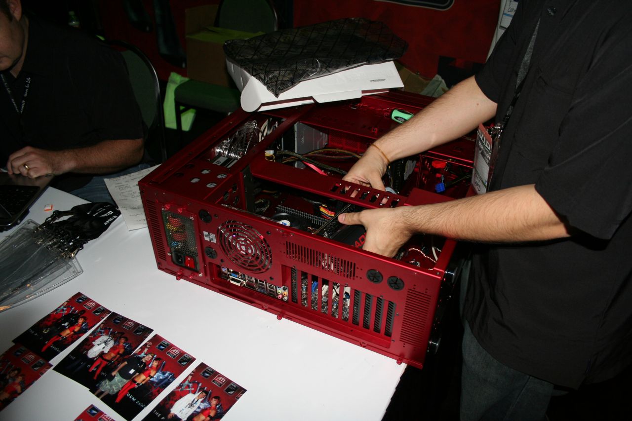 Media asset in full size related to 3dfxzone.it news item entitled as follows: QuakeCon 2008, la ATI Radeon HD 4870 X2 fa la sua comparsa | Image Name: news8218_2.jpg