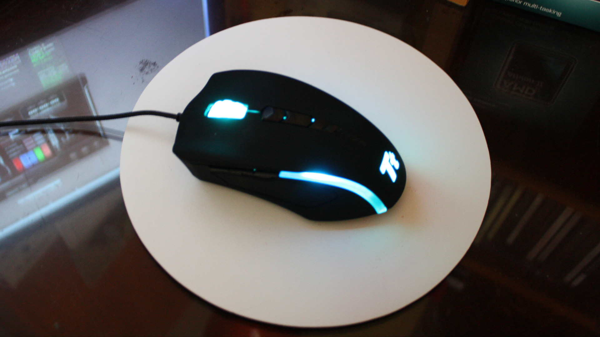 Risorsa grafica - foto, screenshot o immagine in genere - relativa ai contenuti pubblicati da hwsetup.it | Nome immagine: thermaltake_black_element_gaming_mouse_color_cyan.jpg