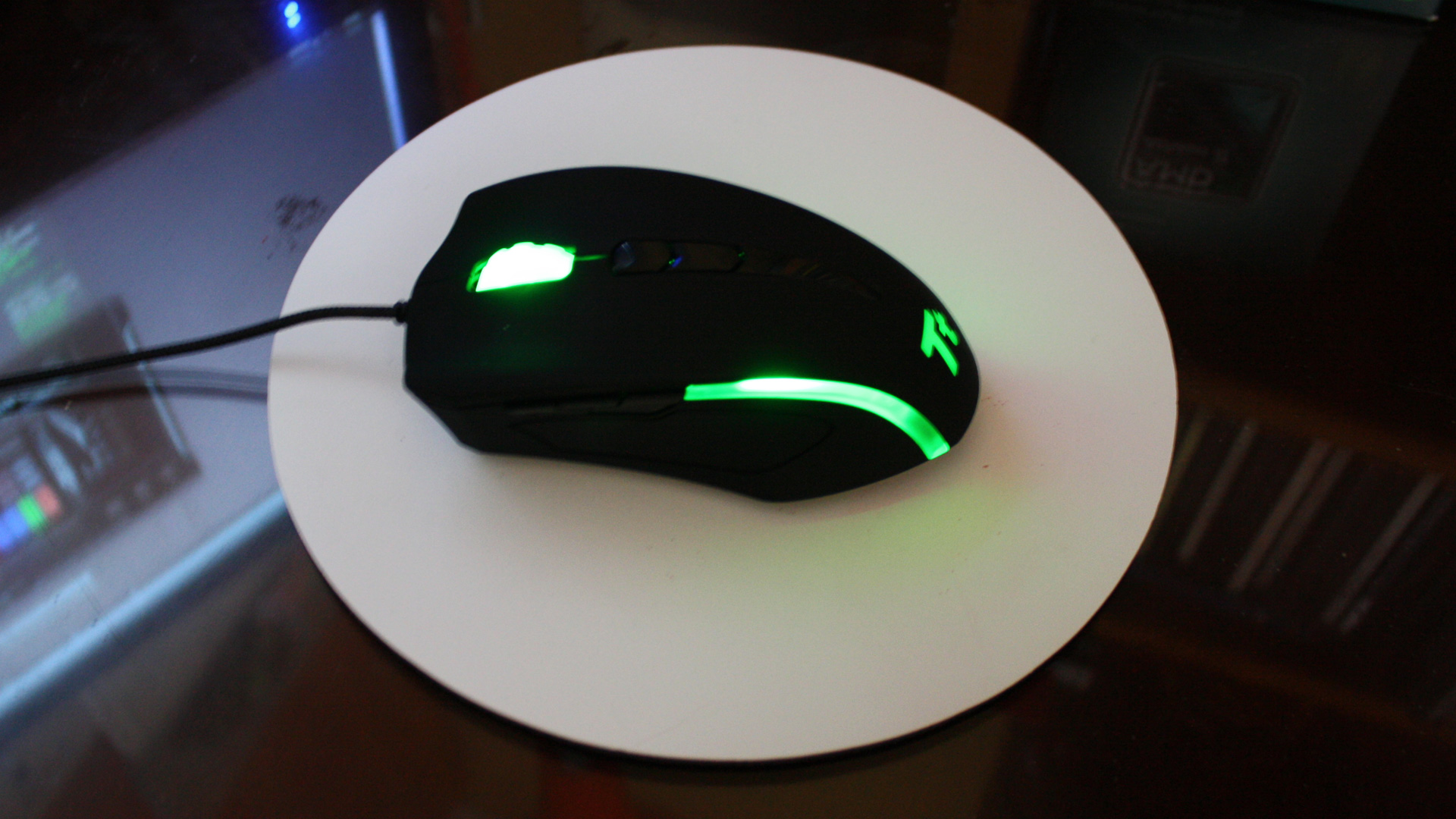 Risorsa grafica - foto, screenshot o immagine in genere - relativa ai contenuti pubblicati da hwsetup.it | Nome immagine: thermaltake_black_element_gaming_mouse_color_green.jpg