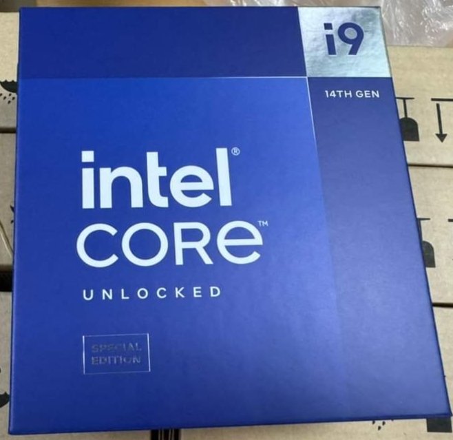 Immagine pubblicata in relazione al seguente contenuto: Intel prepara il lancio della soluzione Raptor Lake-S flag-ship Core i9-14900KS | Nome immagine: news35358_Core-i9-14900KS_Bundle_1.jpg