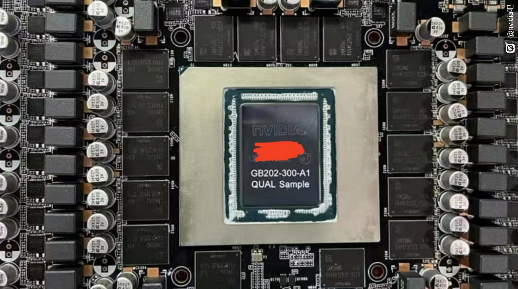 Immagine pubblicata in relazione al seguente contenuto: Foto del PCB della GeForce RTX 5090 con GPU GB202 e VRAM GDDR7 Samsung | Nome immagine: news36287_NVIDIA-GeForce-RTX-5090_1.jpg